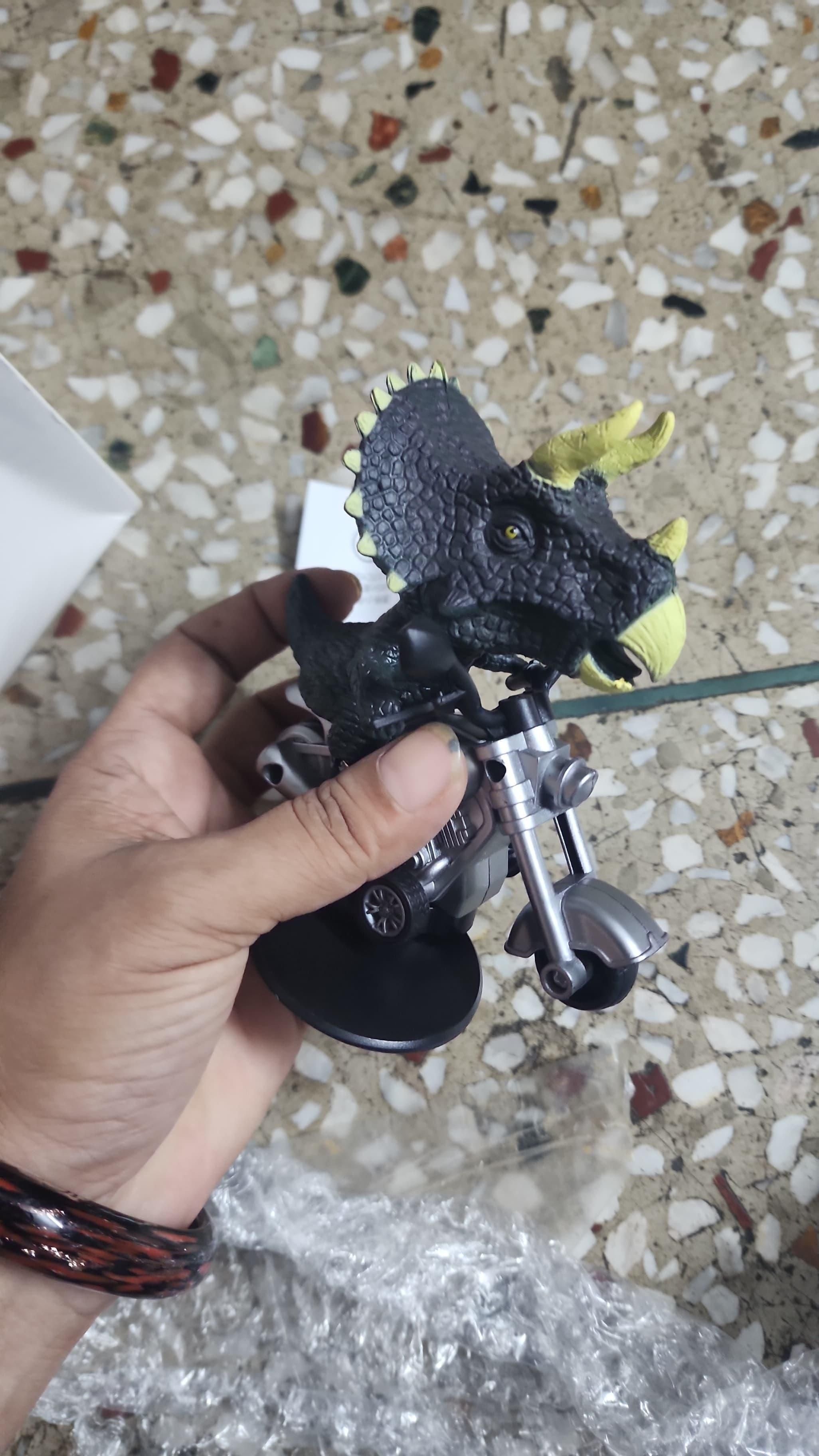 360° Rotating Dinosaur – Unique Car Dashboard Decor